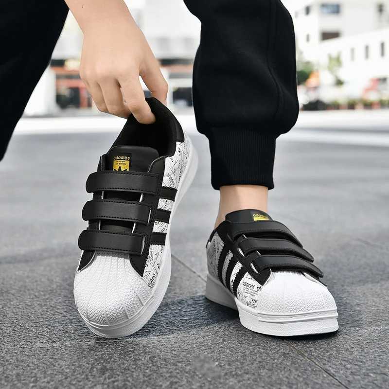 Shell-toe low-top white sneakers lightweight and breathable board shoes new womens childrens anti-slip sports shoes for boysT251110
