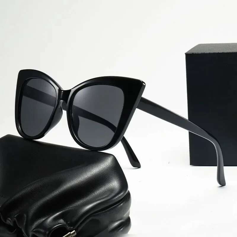 Classic Vintage Sexy Cat Eye Sunglasses Women Brand Designer Retro Oversized Cateye Female Sun Glasses UV400 Gafas De Sol Mujer