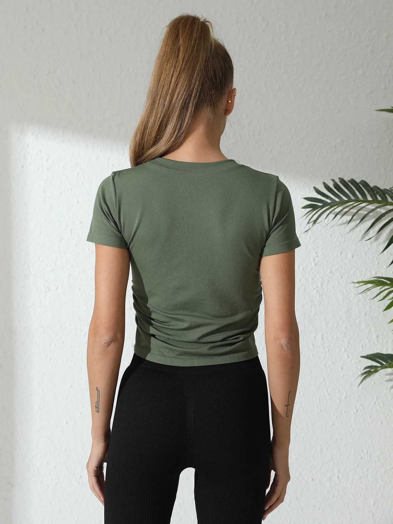 Womens sports short sleeved T-shirt quick wrinkle drying slim round neck running design feels like yoga clothesXJ250410