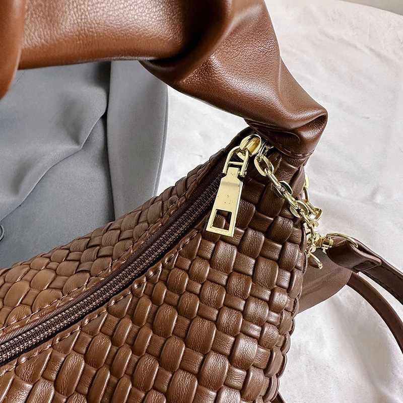 New Handmade Woven Fashionable Handbag Trendy Korean Style Single Shoulder Crossbody Woven With Pleats Womens Handbag R251110