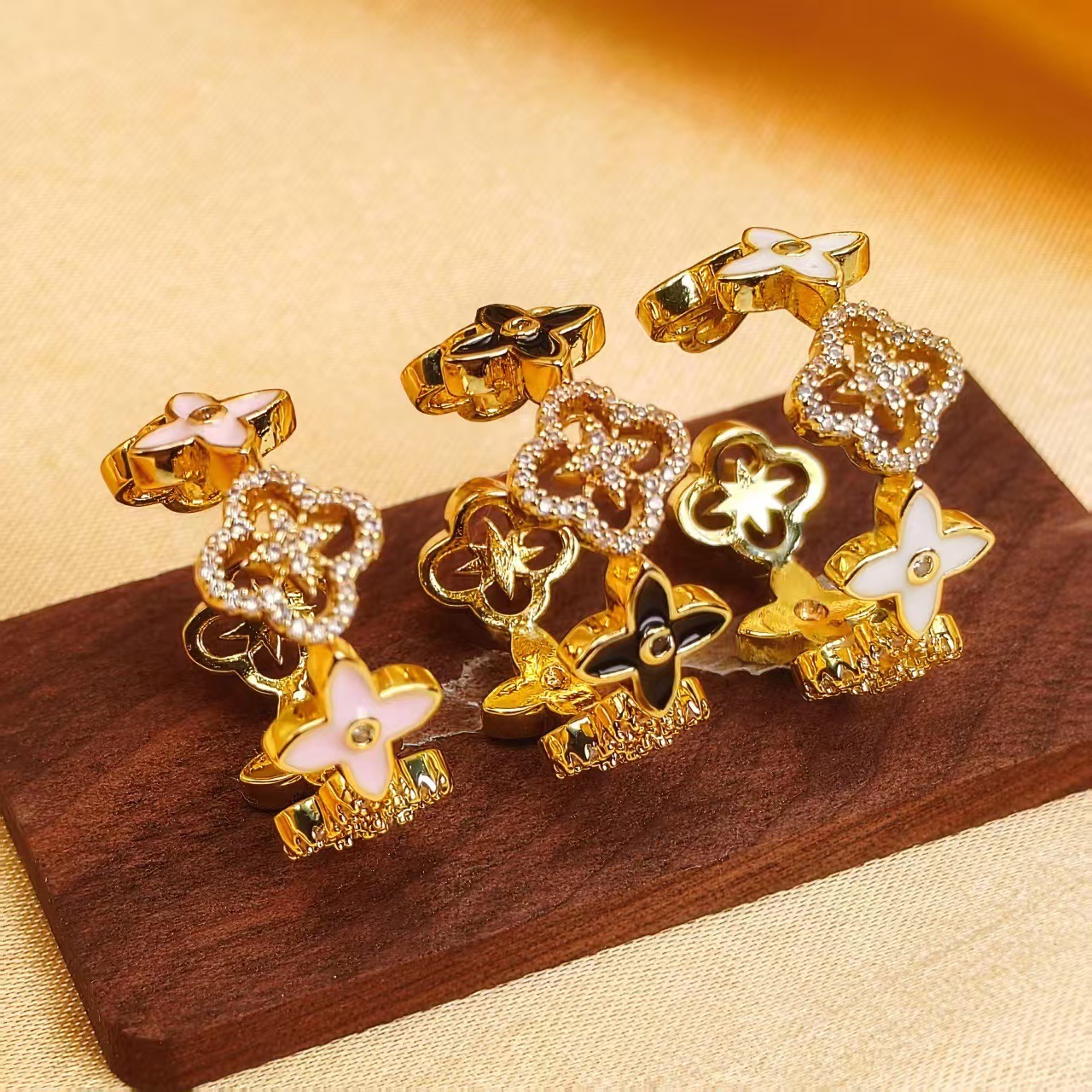 Oil Drop Full Diamond Lucky Four Leaf Fashion Ring Clover Women's Hollow Ring European And American Style Ins Designer Ring Light Luxury Elegant 