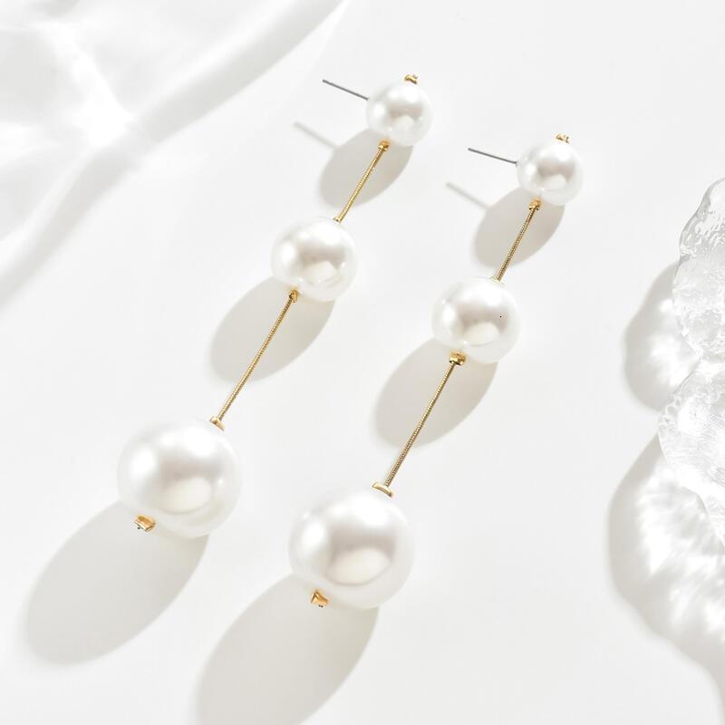 Elegant Pearl Stud Classic And Comfortable Earrings For A Timeless Look TY