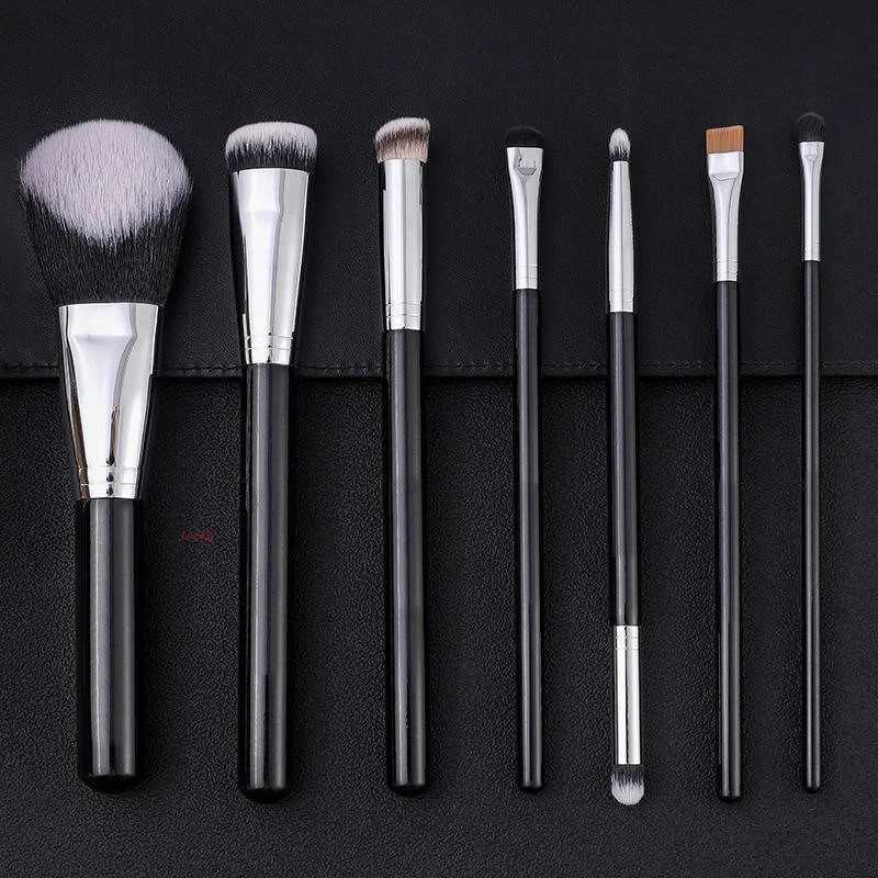 Professional Soft Makeup Brush With Gentle Bristles For Powder Eyeshadow Foundation And Concealer Application L251110