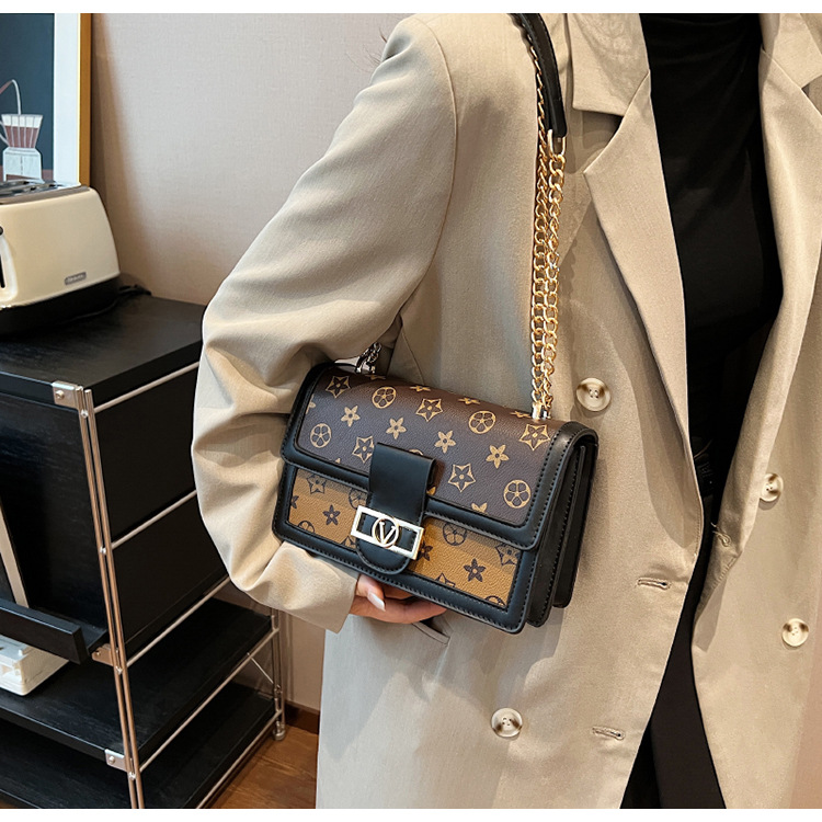 Free Shipping Elegant and Stylish New Design Print Chain Square Bag Light Luxury Versatile High Quality Shoulder Bag Crossbody bag Black Red Brown Hot