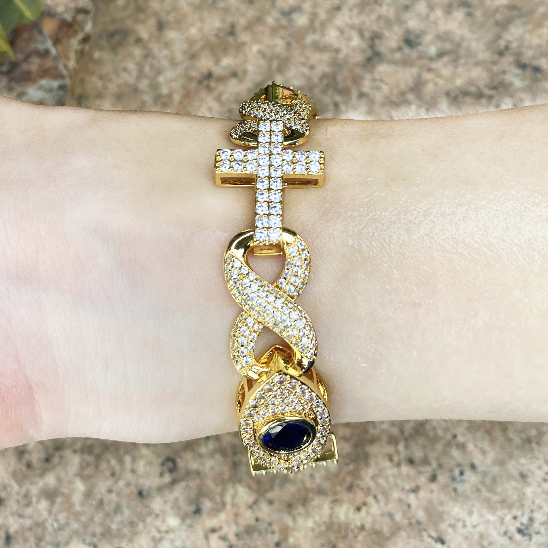 Diamond studded eyes cross hip-hop bracelet accessories fashionable simple high-end mens and womens necklaces