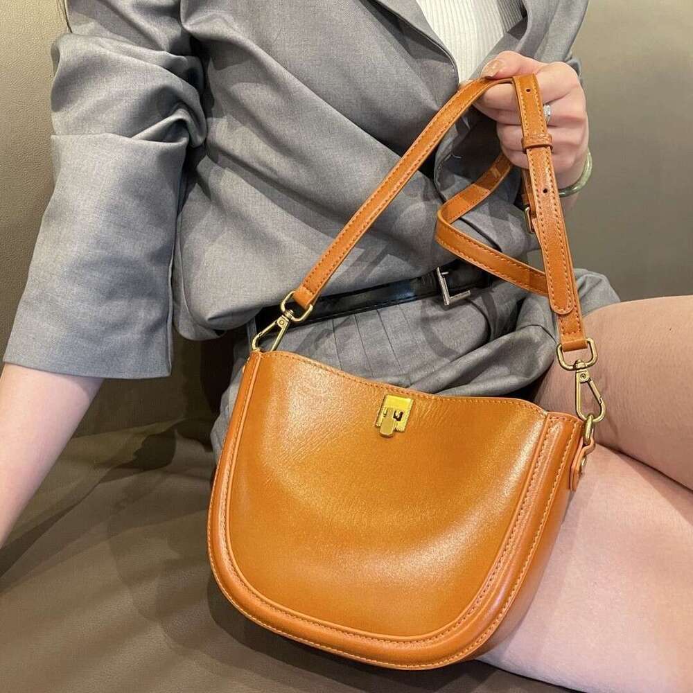 New Genuine Leather Saddle Commuter Versatile Women S Single Shoulder Crossbody Simple Fashion Shell Bag High Quality