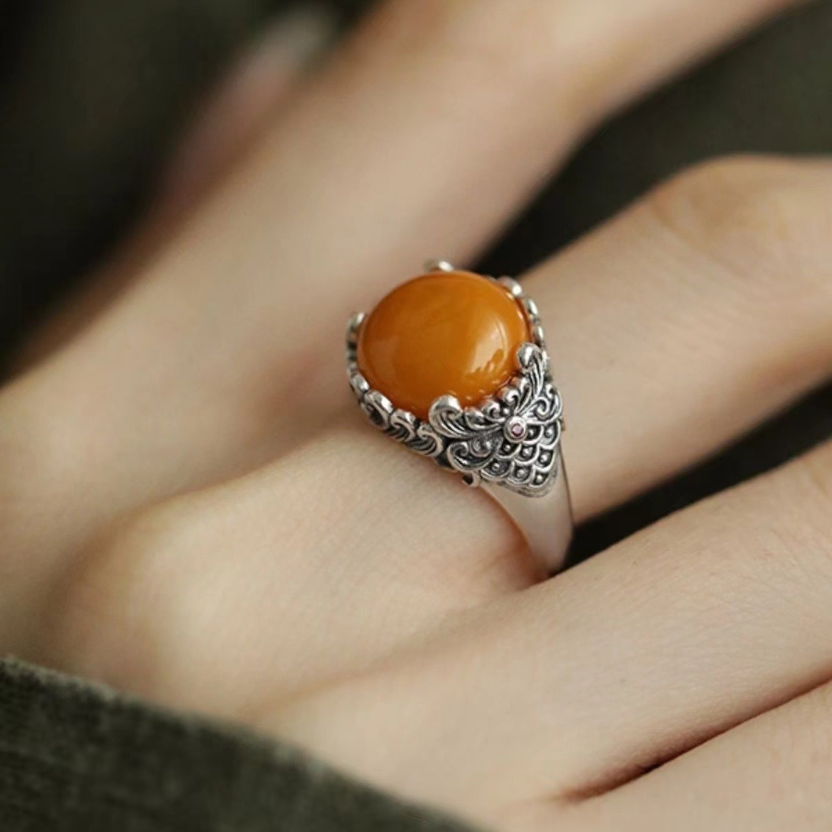 Retro Imitation Amber Women's Ring 2025 New High-end Niche Light Luxury Designer Ring Style Adjustable Index Finger Fashion Ring Girlfriend Gift