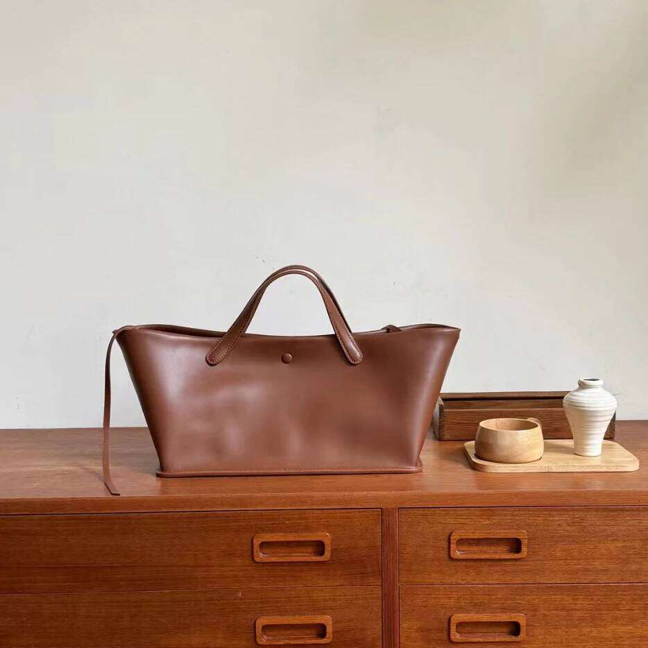 Cowhide Leather Handbag New Niche Design Large Capacity French Fashion Commuter Vegetable Basket Women's Tote Bag St251110