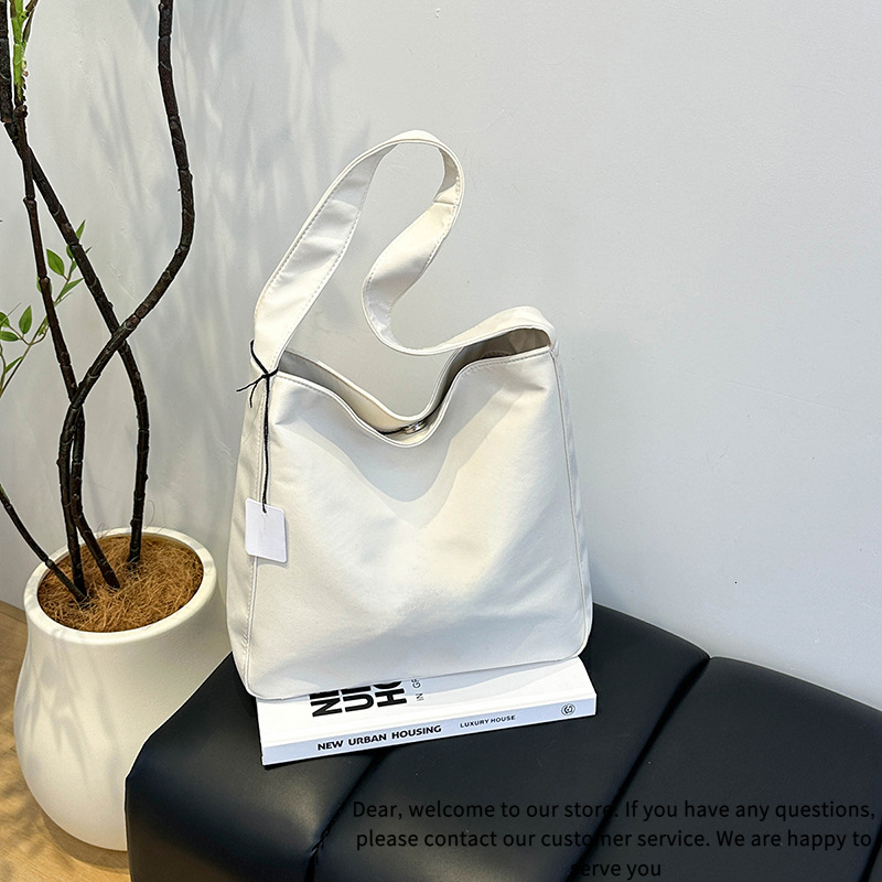 Winter New Designer Bag Women's Canvas Shoulder Bag Oxford Cloth Large Capacity Fashion Shopping Bag New Luxury Handbag Commuter Bag