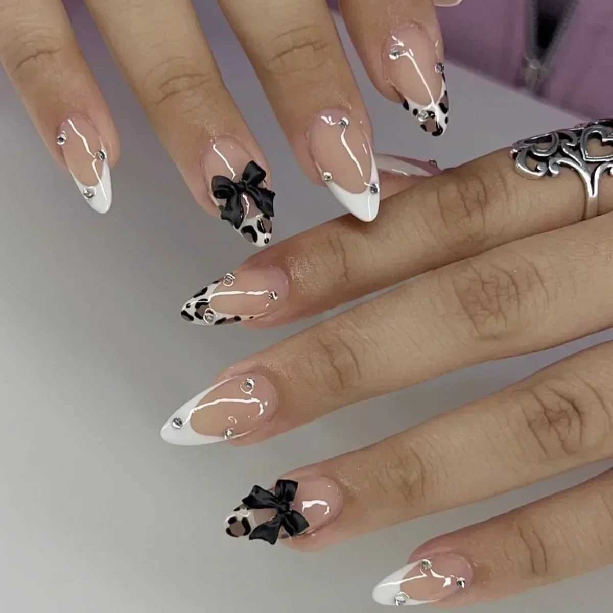 24 pieces of French almonds pressed on nails leopard print fake nails 3D bow wearable wand nails fake nails W250410