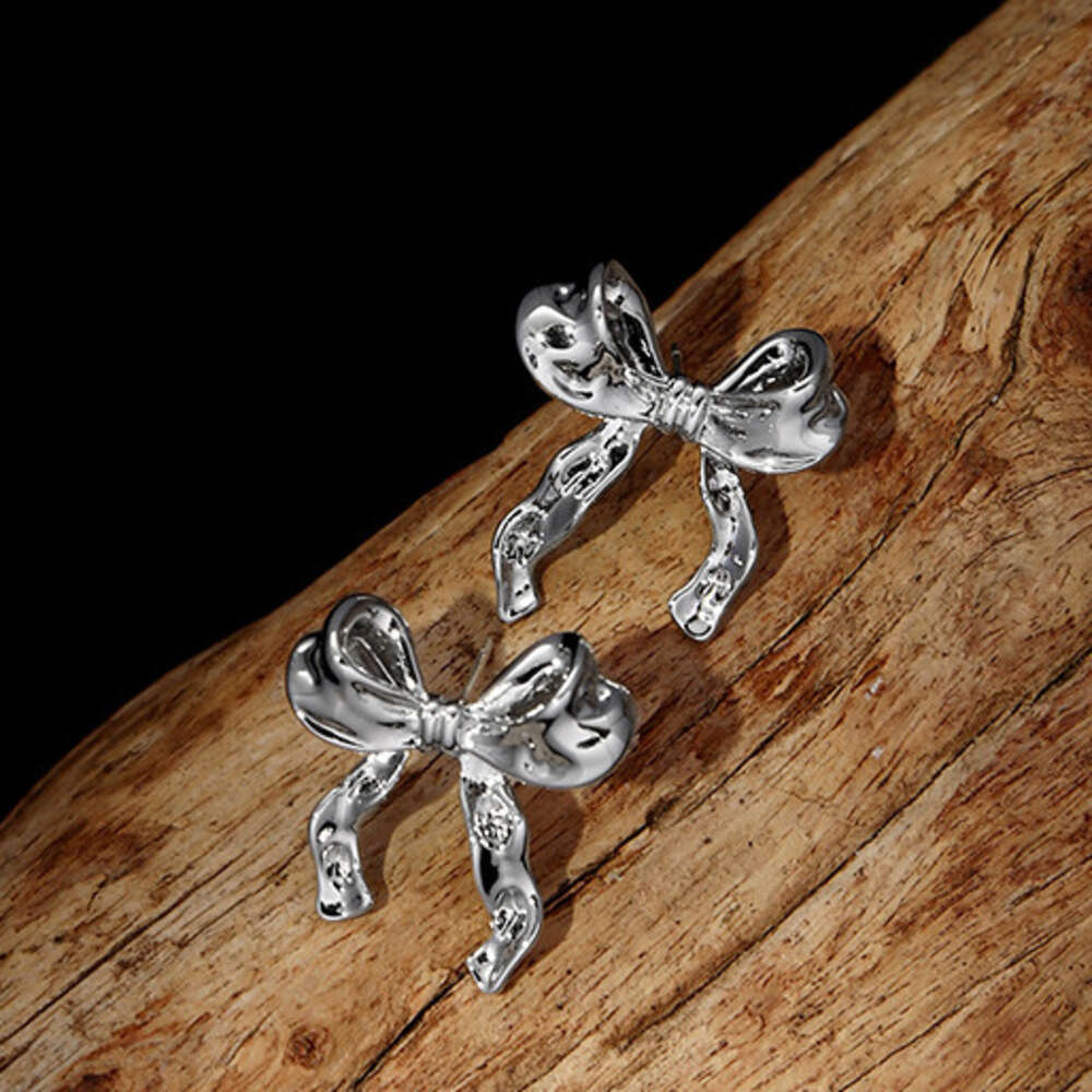 Butterfly Knot for Women, Ins Niche Design, European American Style, Exaggerated Earrings, Unique Fashion, Simple and Versatile Stud Earrings