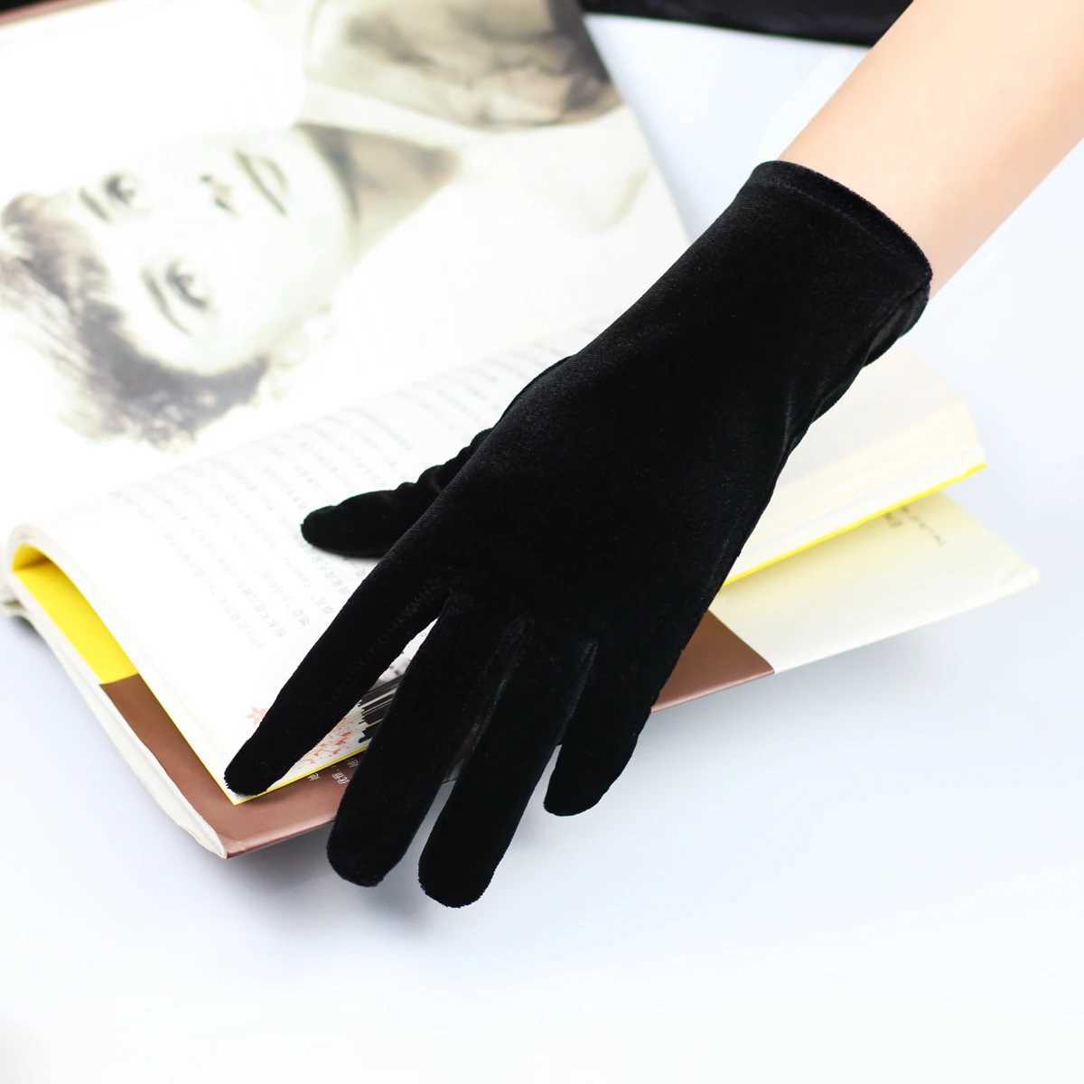 Simple Wedding Bridal Black Short Gloves Cozy Velvet Handschuh Wrist Finger Brides Bridesmaid Gloves L2511101