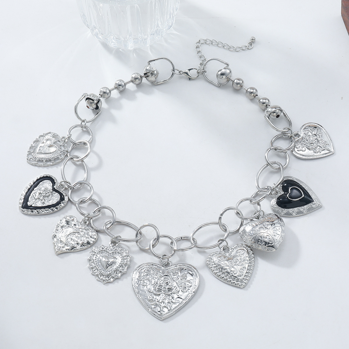 Fashionable And Personalized Retro Love Pendant Necklace Womens New Trendy Design Versatile Metal Necklace Boutique Gift