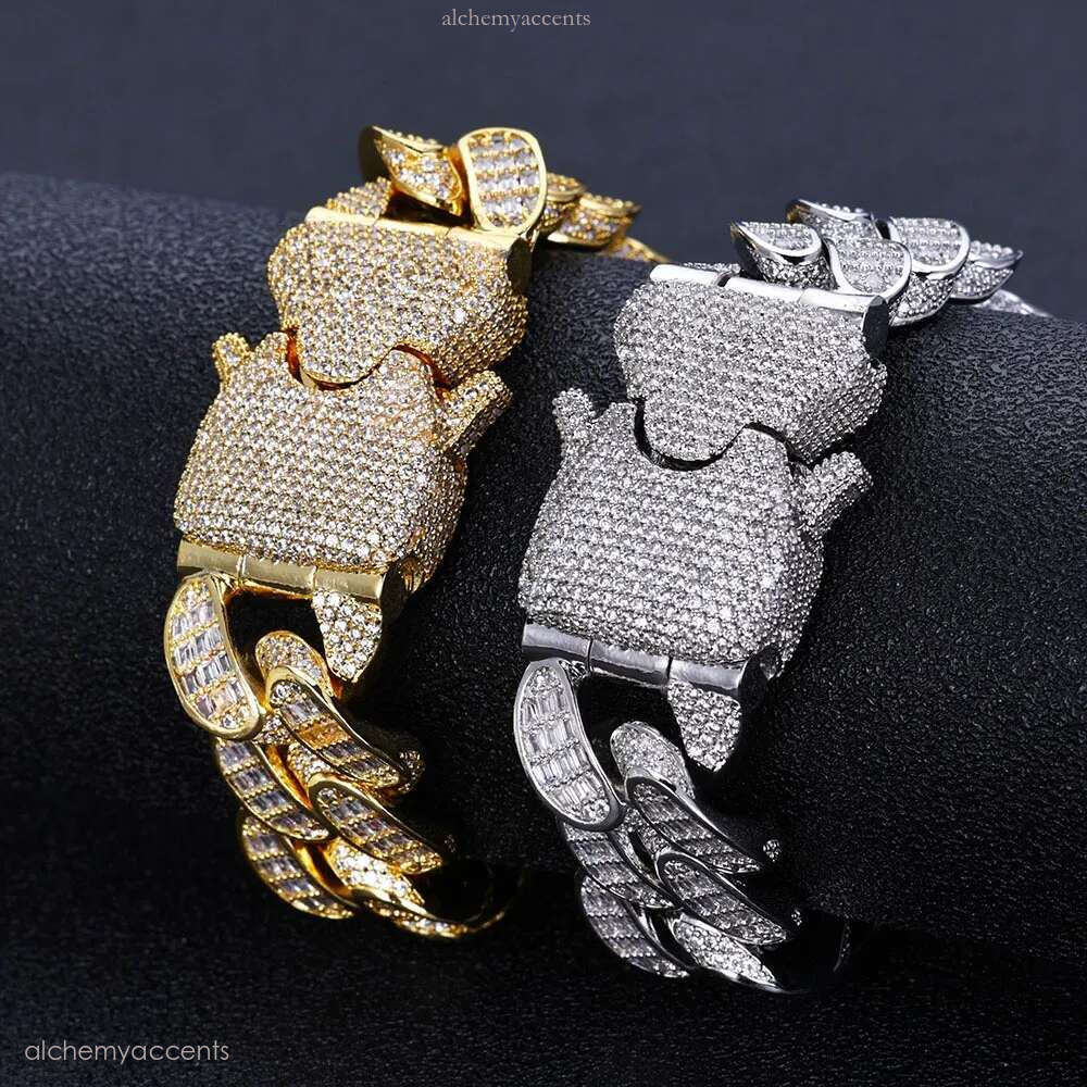 Personalized Hip Hop Cubic Zirconia Necklace Featuring VVS Grade Moissanite Stones & 18mm Cuban k Chain