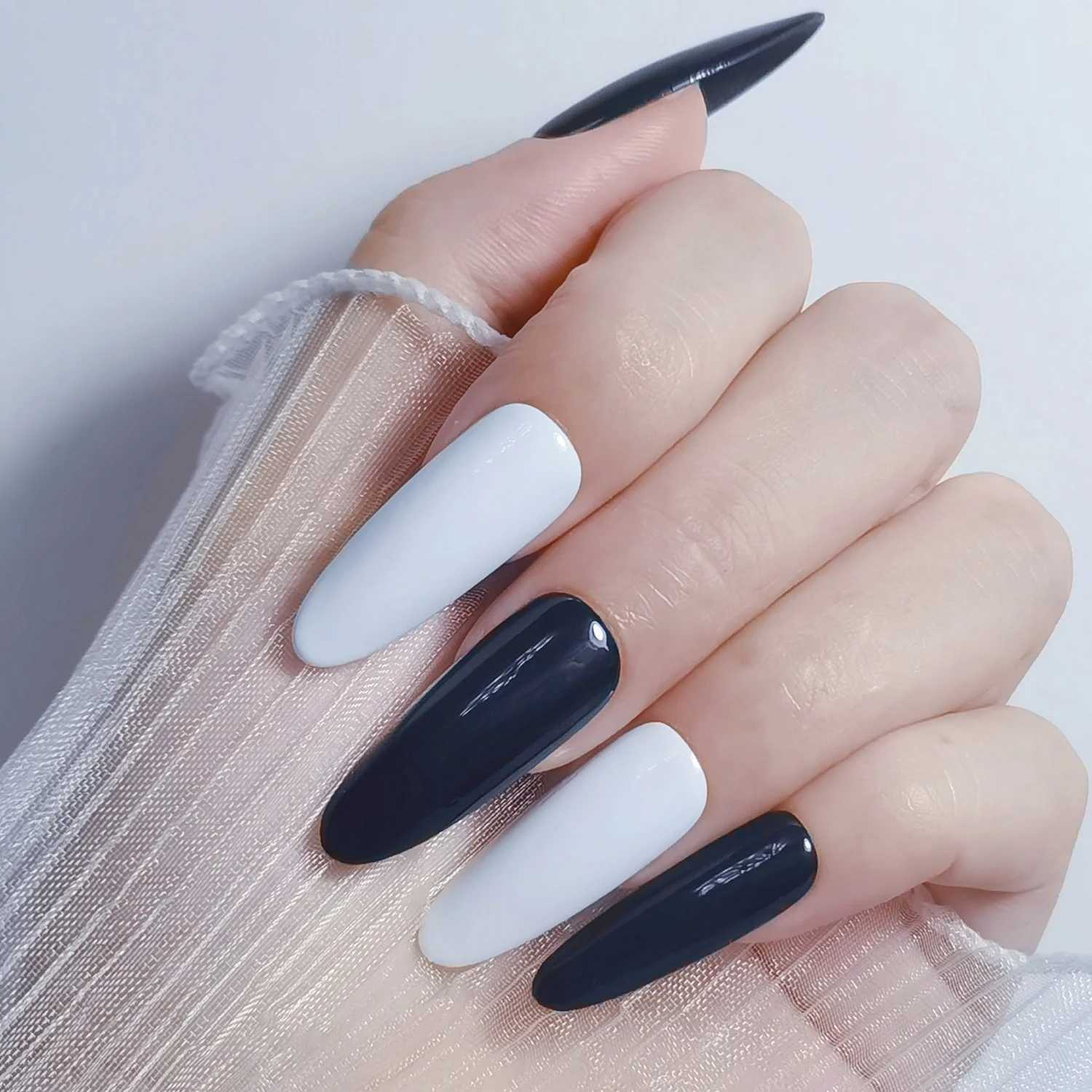 Various colors handmade designs fake nails solid colors fake nails artistic nails free matching beautiful life W250410