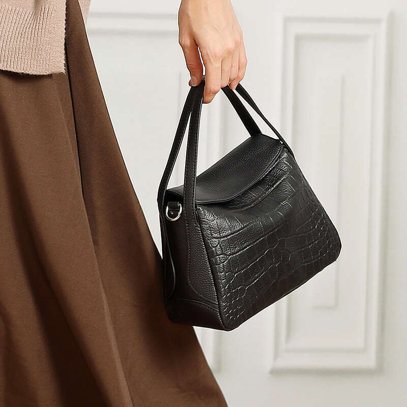 Women's Genuine Leather Tote Bag Black Crocodile-Like Texture Handbag With Ic Closure, Golden-Tone Hardware Adjustable Strap, Small Crossbody/Han