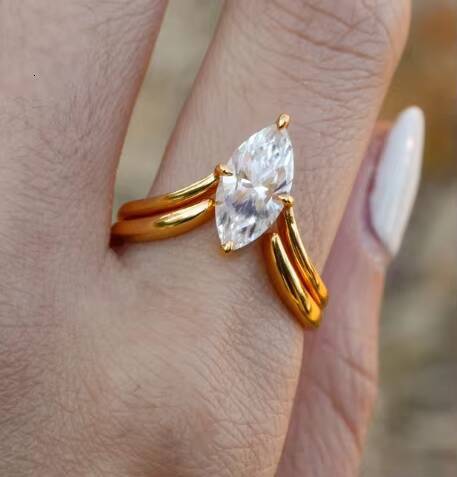 The Moissanite Ring Set Is Fashionable and Elegant