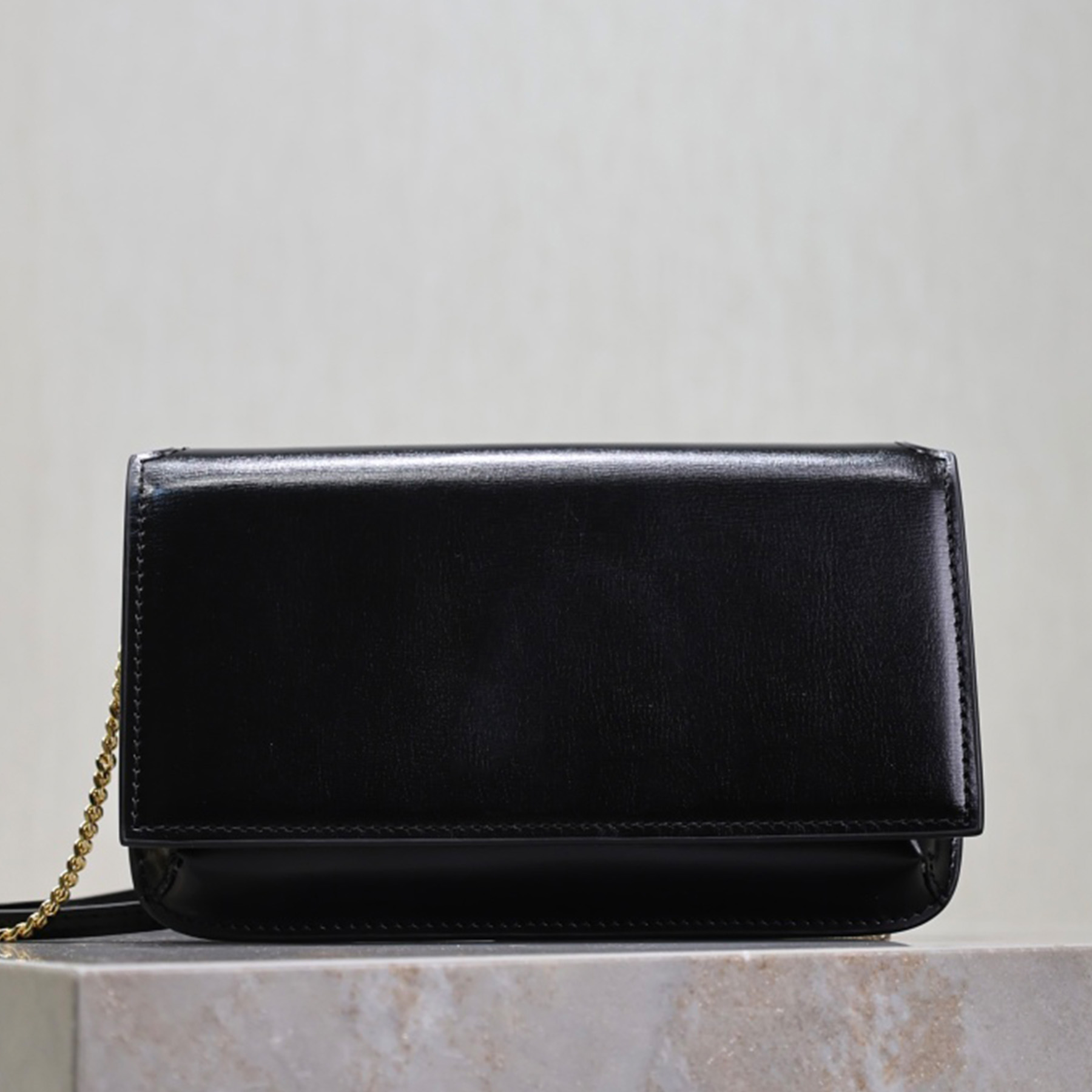 Top Quality Phone Holder In Patent Leather Luxury Designer Gold Metal Hardware Shoulder Bag Snap Button Closure Crossbody Bag Women Casual Sport Shopping Purse