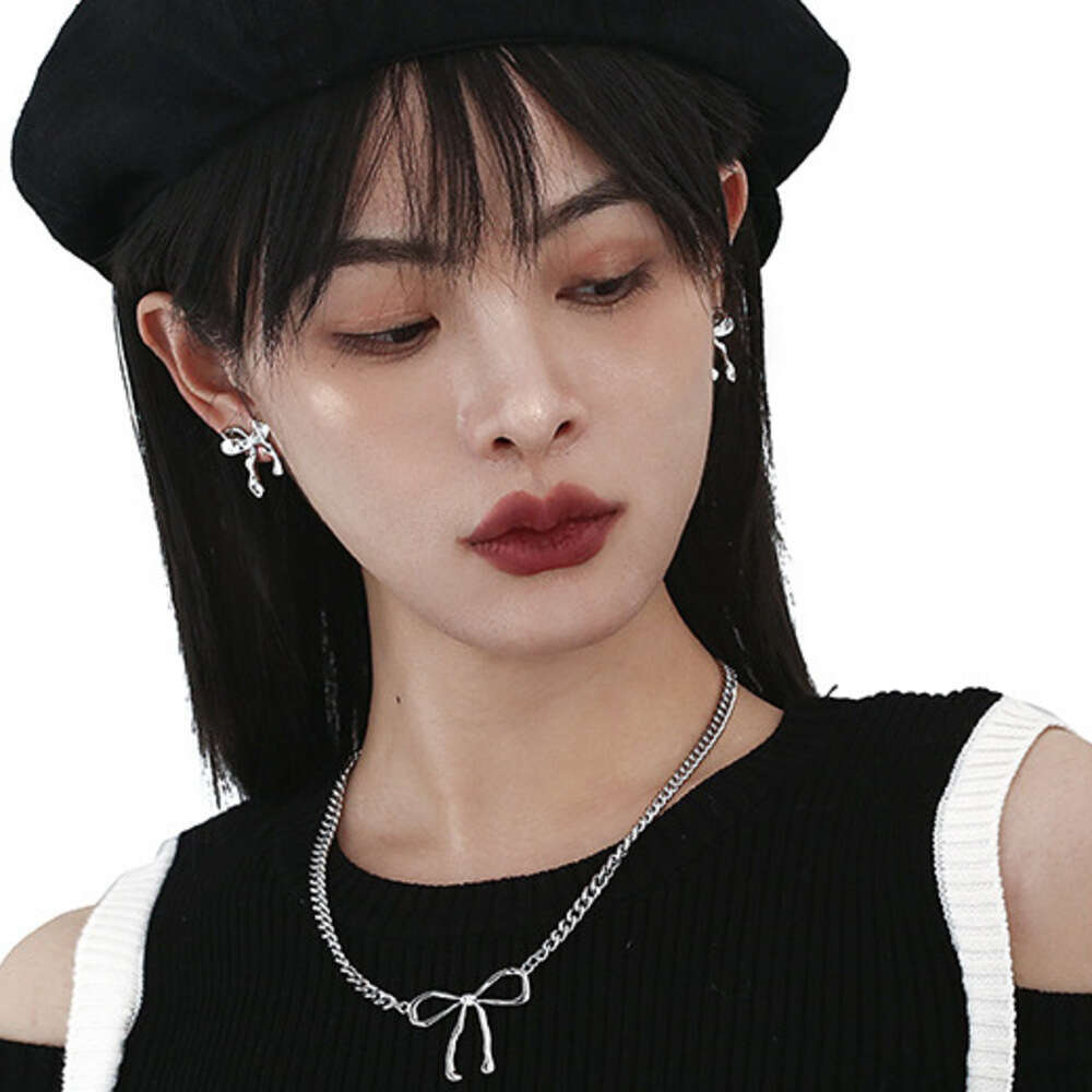 Butterfly Knot for Women, Ins Niche Design, European American Style, Exaggerated Earrings, Unique Fashion, Simple and Versatile Stud Earrings