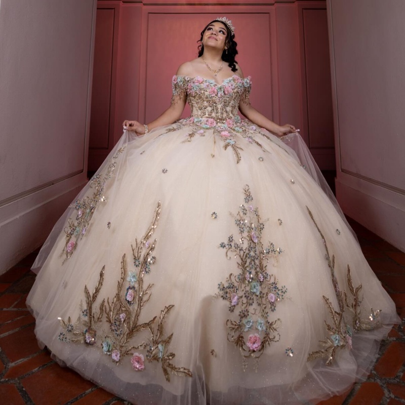 Champagne Shiny Princess Quinceanera Dresses Off Shoulder Beads Applique Lace Bow Tull Sweet 16 Dress Ball Gown Vestidos 15 Anos