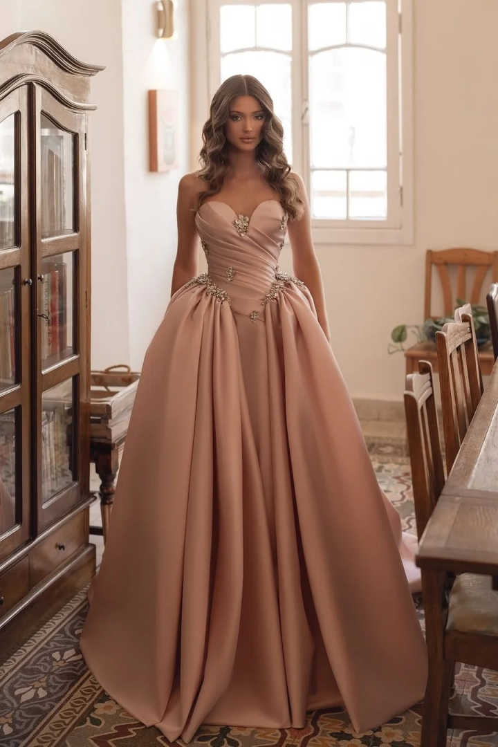 Elegant Women's Satin Ball Gown Evening Dresses Sweetheart Sleeveless Prom Gowns Crystals Formal Party Customized Dresses