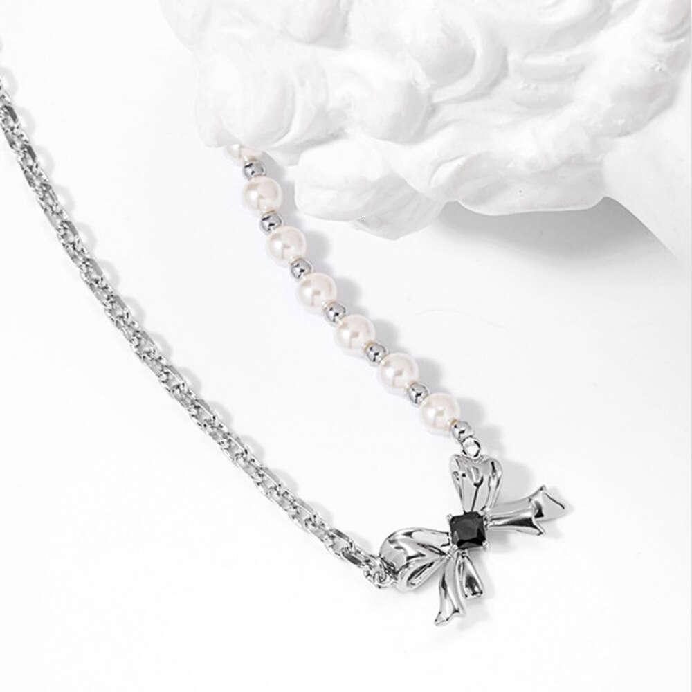 Black and White Bowknot Pearl Necklace Accessories for Women Simple Ins Style Versatile Collarbone Chain Fashionable Elegant Pendant Wholesale