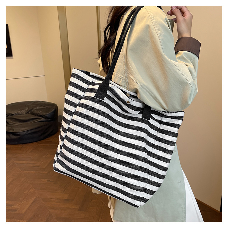 Women's Large Capacity Single Shoulder 2025 New Women's Designer Bag Niche Zebra Print Canvas Handheld Mother Handbag Outdoor Leisure Multif