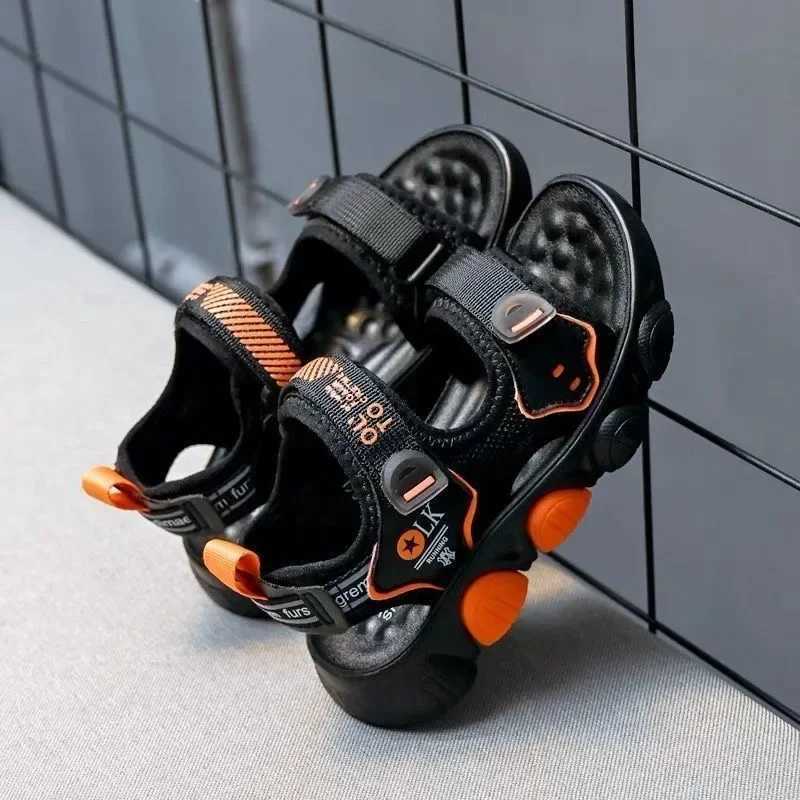 Boys beach sandals childrens summer shoes 2024 summer new childrens sports and leisure sandals big boys anti slip fashion 26-37 Z250410