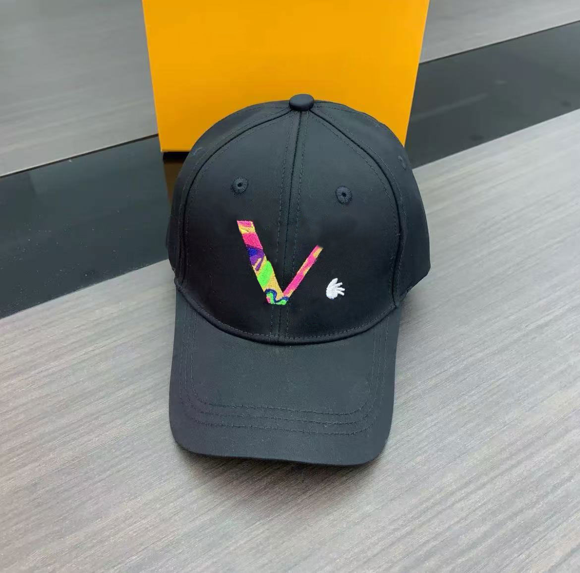 Luxury Hat Designer Baseball Cap Co-Branded Casual Hat Summer Sun Hat Neutral Adjustable Dome Hat Embroidered Letters Sun Hat