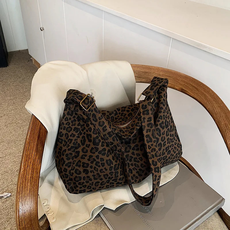 Trendy Casual Soft Textile Womens Shoulder Bag Large Capacity Leopard Print Female Retro Crossbody For Commute Outings 251110