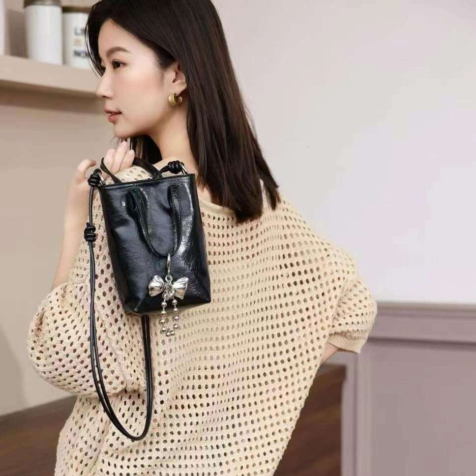 Women S First Layer Cowhide Small High End Feel Phone Handbag Oil Wax Leather Shoulder Crossbody Bag High Quality