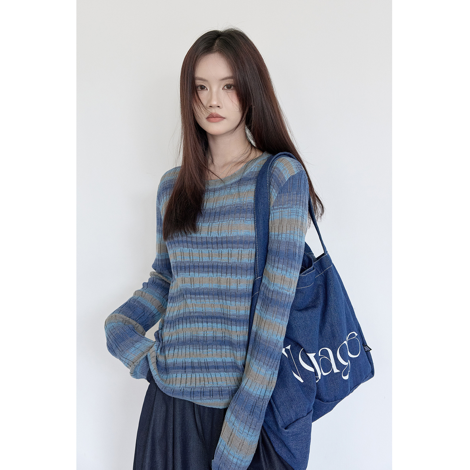 Korean designer striped knitted sweater for women in autumn and winter 2025, new fashionable and versatile, slimming and stylish base shirt and top