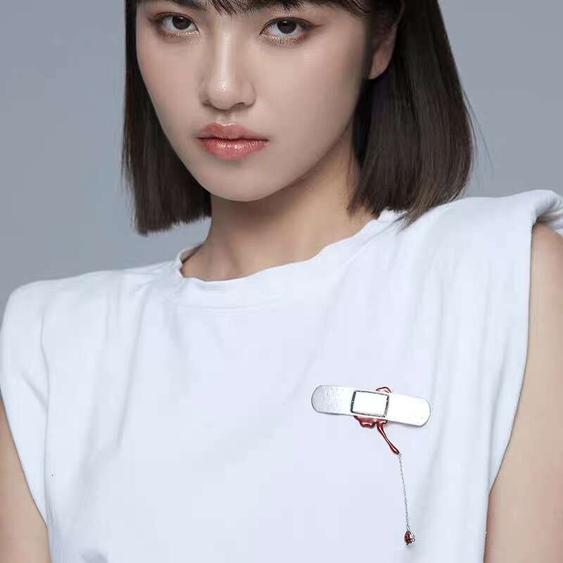 European and American Creative Personality Design Imitation Band-Aid Metal Tassel Rhinestone Women Hip-Hop Street Fashion Brooch Accessory