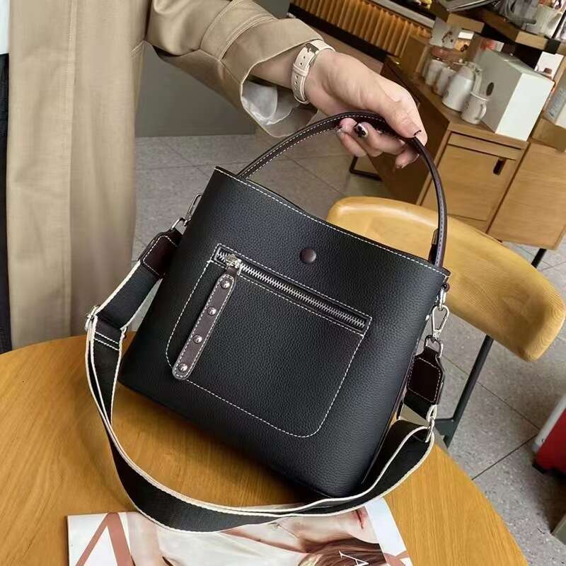 Luxury Bags Designer Genuine Leather Shoulder Bags Women's Large Capacity Totes Bucket New Beach Bags High Quality Texture Cross Body Bag
