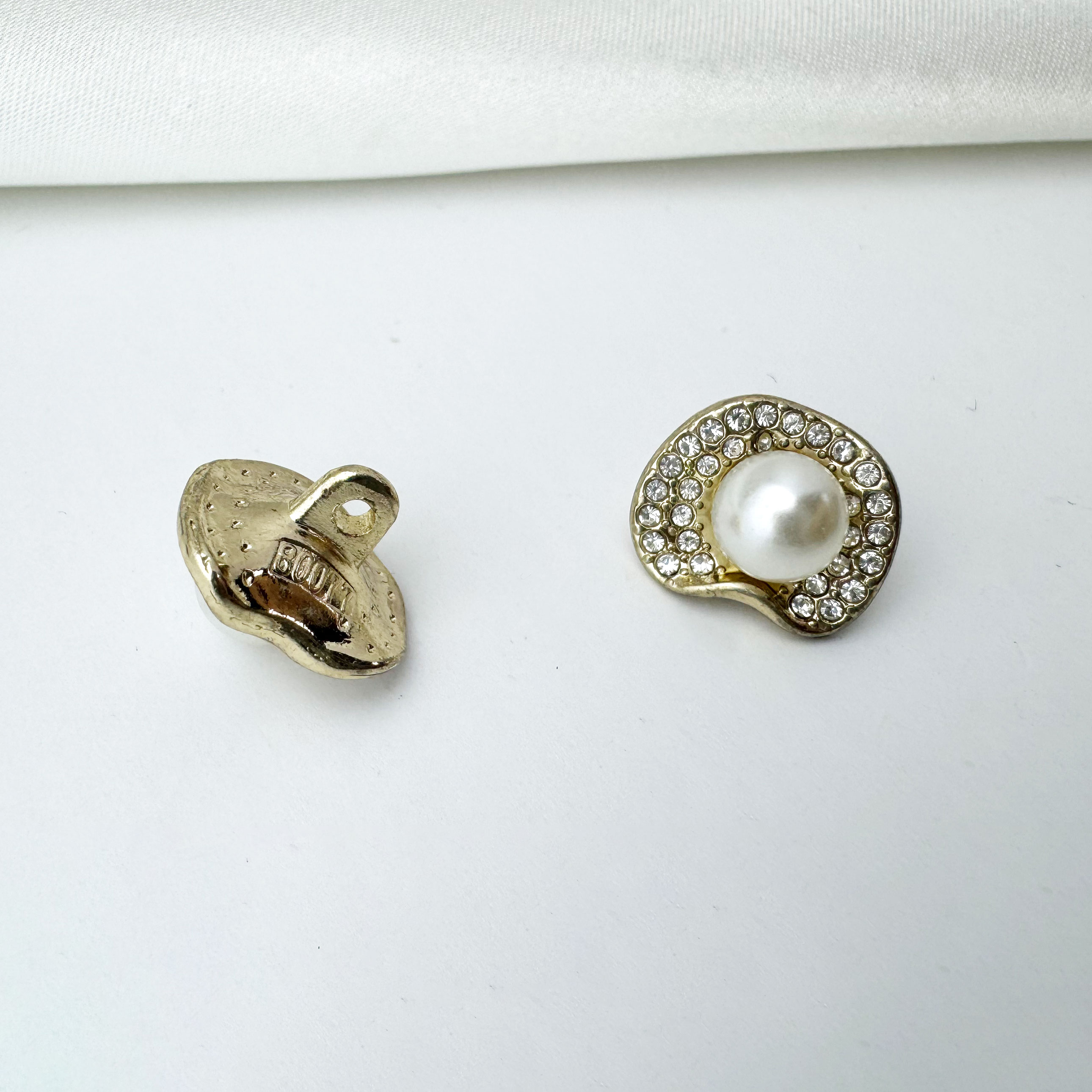 Metal-inlaid buttons, coat, windbreaker, sweater, coat buttons