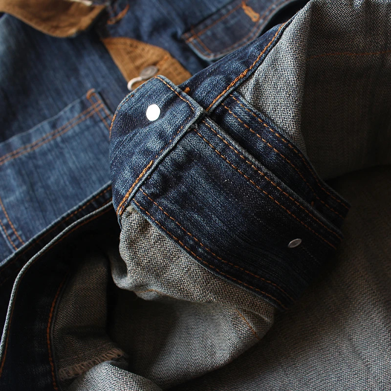 Classic mens denim jacket with retro edges suitable for autumn 250401
