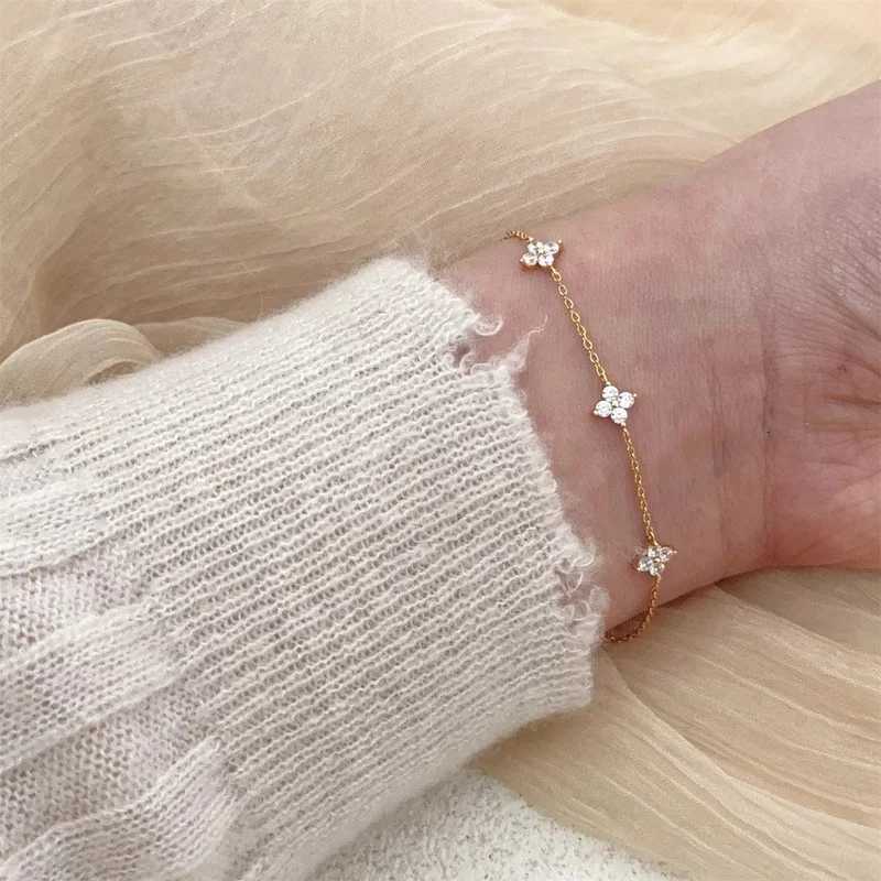 2025 New Crystal Flower Stainless Steel Bracelet Women Fashion Personality Korean Bracelet Jewelry Accessories Anniversary GiftT251110