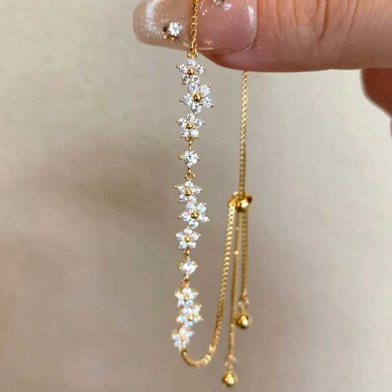 Luxury Shiny Zircon Flower Bracelets for Women Exquisite Metal Crystal Pull Adjustable Bracelets Wedding Jewelry GiftsT251110