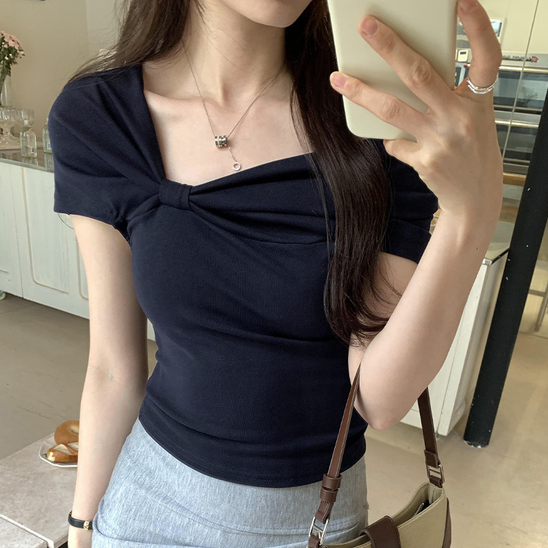 2025S Designer Women S T Shirt Design Sense Pleated One Sleeved T Shirt For Women In Summer Off Shoulder Bow Sweet And Spicy Short Student Top
