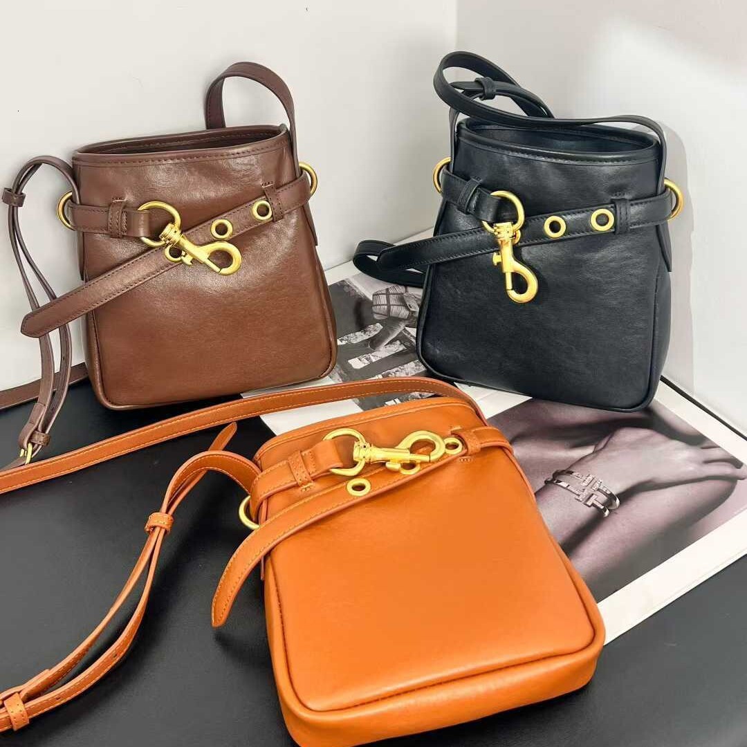 Cowhide designer bag winter new fashion commuting luxury handbag mobile phone bag retro style mini women's shoulder crossbody bag