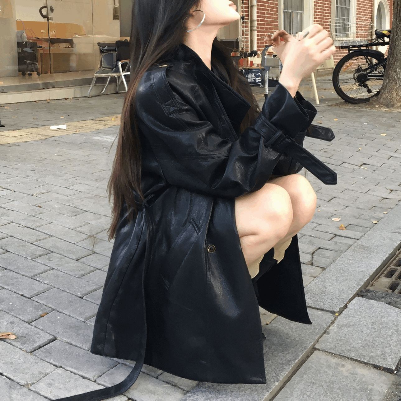 Black Jacket for Women, Mid-Length, Autumn Style, Korean Version, Stand Collar, Belted Windbreaker, PU Leather Coat dongdumaoyi