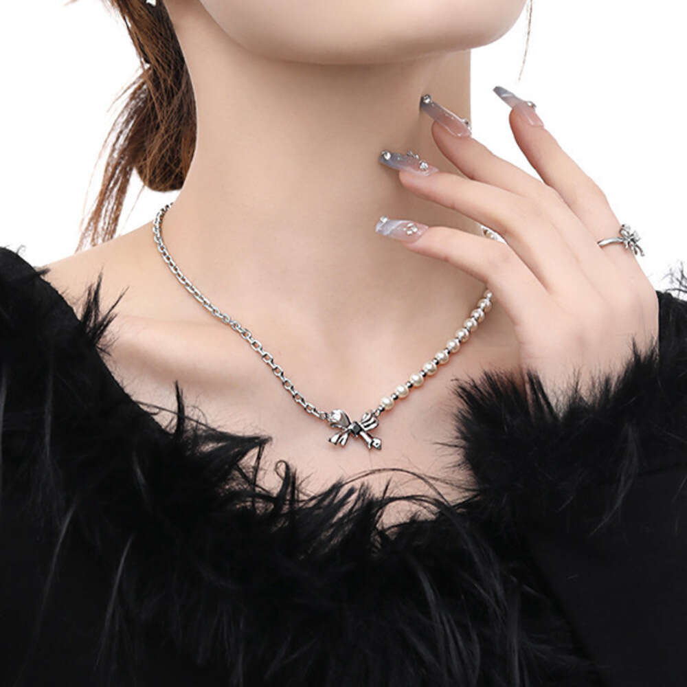 Black and White Bowknot Pearl Necklace Accessories for Women Simple Ins Style Versatile Collarbone Chain Fashionable Elegant Pendant Wholesale