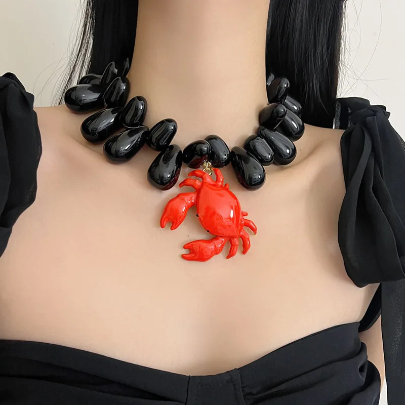 Exaggerated Sense Red Crab Pendant Necklace Womens 2025 Advanced Water Drop Beaded Choker 250409