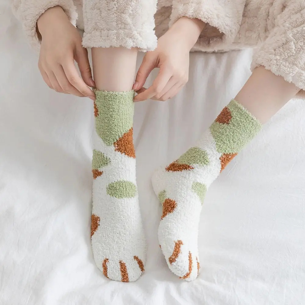 Fashion Women Cats Paw Socks Cute Funny Thick Coral Fleece Warm Socks Home Sleeping Indoor Floor Socks 251106