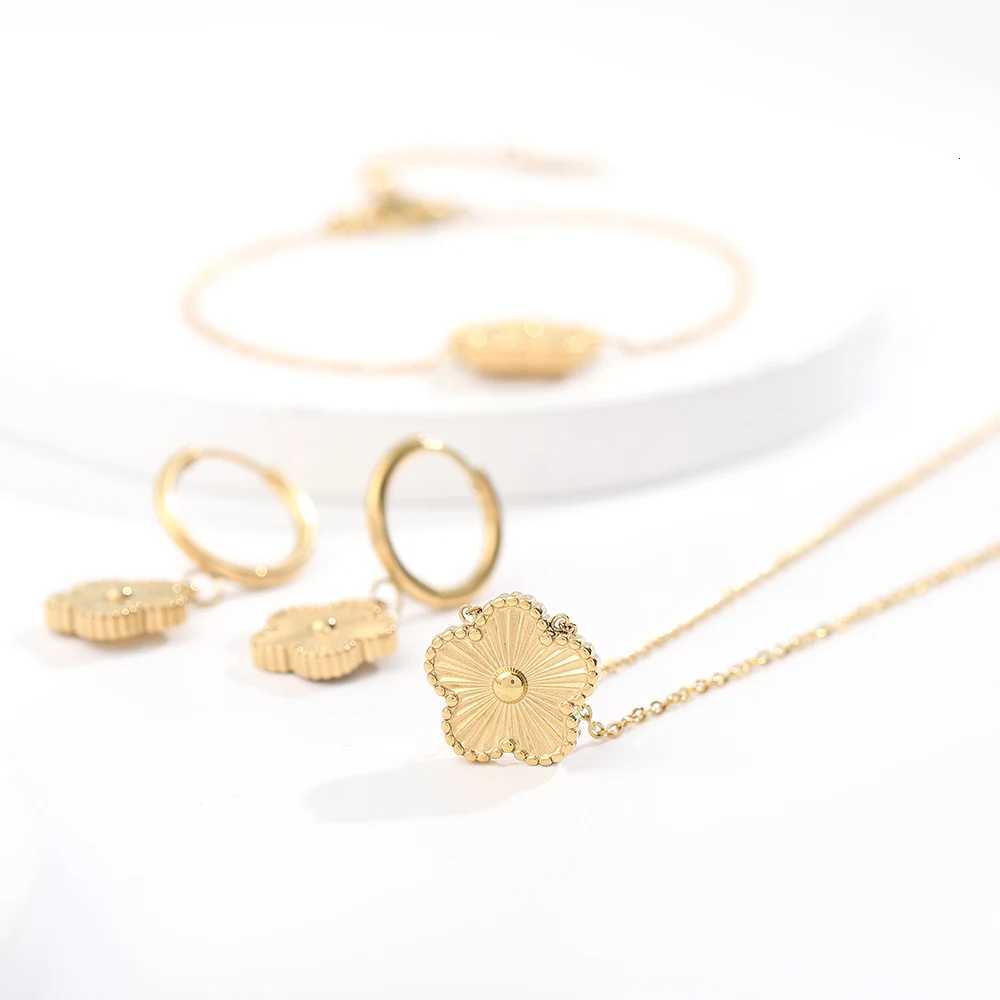 ALTERA Stainless Steel Hot Selling Gold Plated Clover Charm Bracelet Luxury Five Leaf Flower Bracelets Jewelry For Women GiftT251110