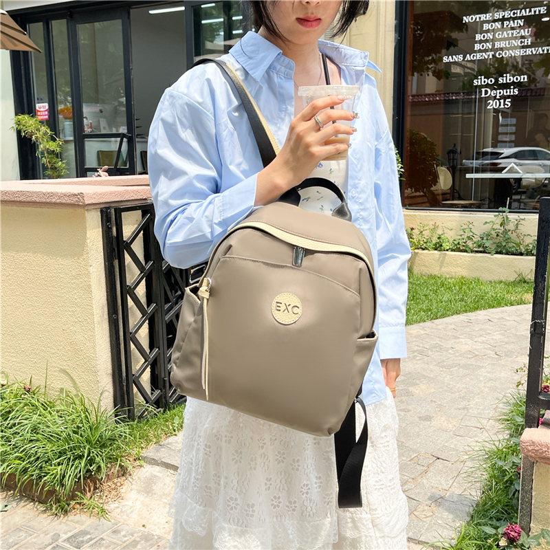 Sleek Urban Travel Accessory Versatile Compact Bags Ideal For Holding Your Everyday Necessities