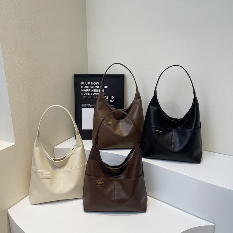 2025 autumn new women's retro high-end wide shoulder bag, casual versatile crossbody bag, high-end commuting leisure bag, shopping bag, versatile