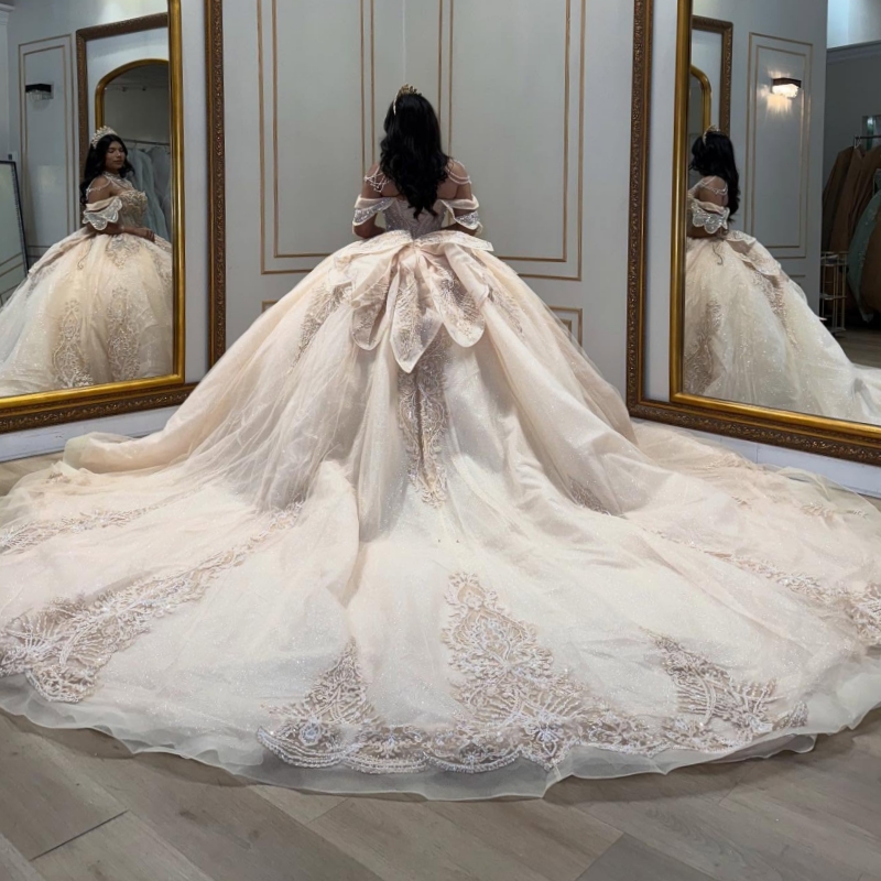 Light Champagne Shiny Quinceanera Dresses Ball Gown Off The Shoulder Applique Lace Beading Crystal Bow Tull Corset Tull Sweet 16 Dress Vestidos 15 Ano