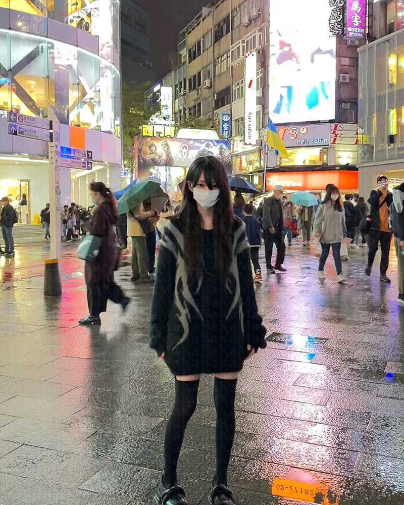 Fashion Black Gothic Vintage Ripped Grunge Jumper Streetwear Korean Oversize Hiphop Pullover Women Clothes Harajuku Sweater Y2k Winter Y251110