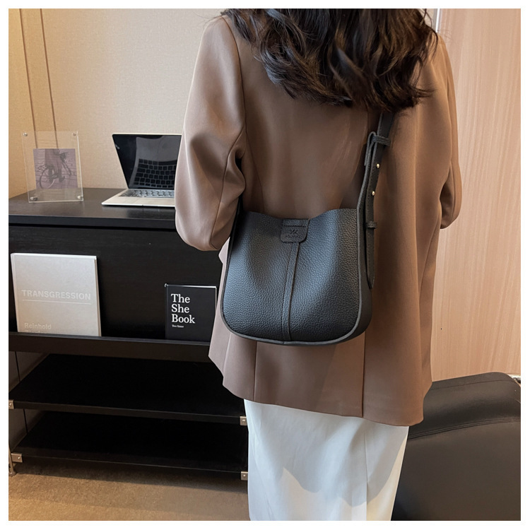 Cross-Border Versatile Small for Women, Fashionable High-Quality Simple Shoulder Crossbody Bag, Vintage Commuter Mother-Daughter Bucket Bag